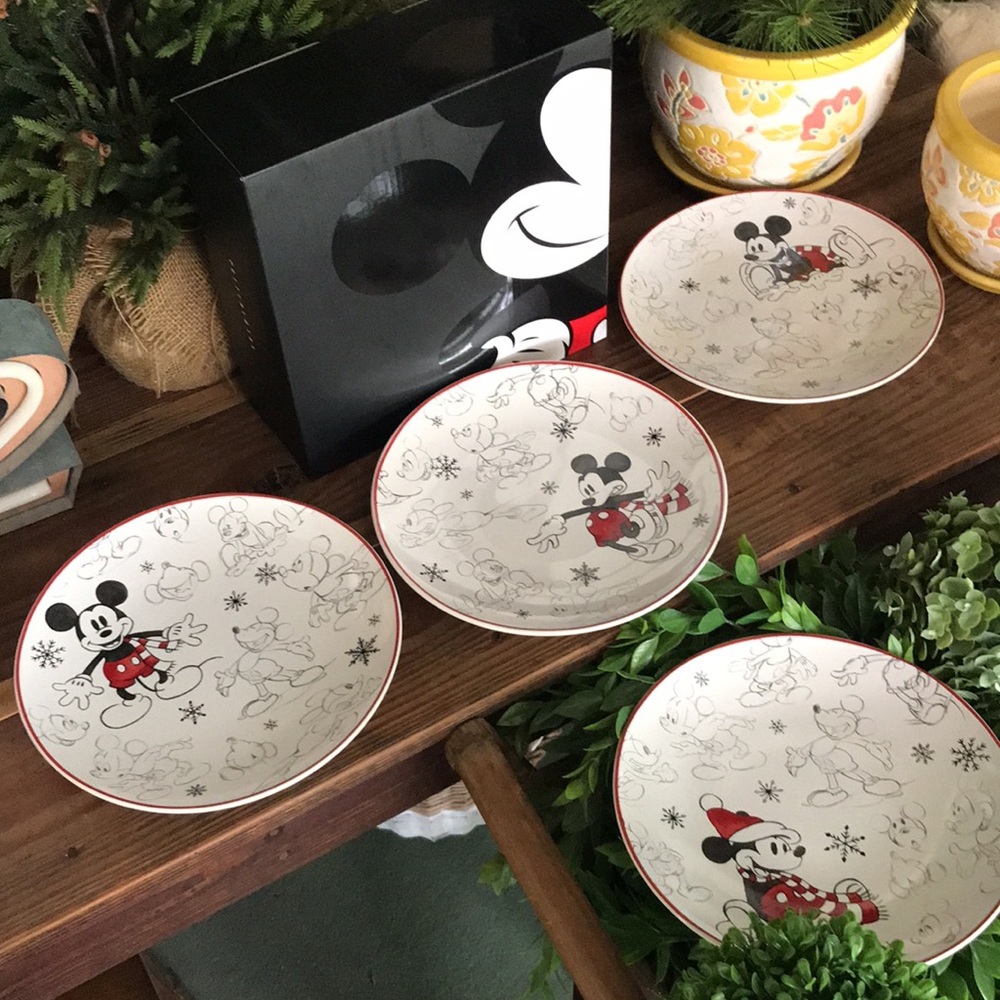 Pottery Barn Disney Mickey Mouse Holiday Stoneware Salad Plates - Set Of 4 - Picture 5 of 17